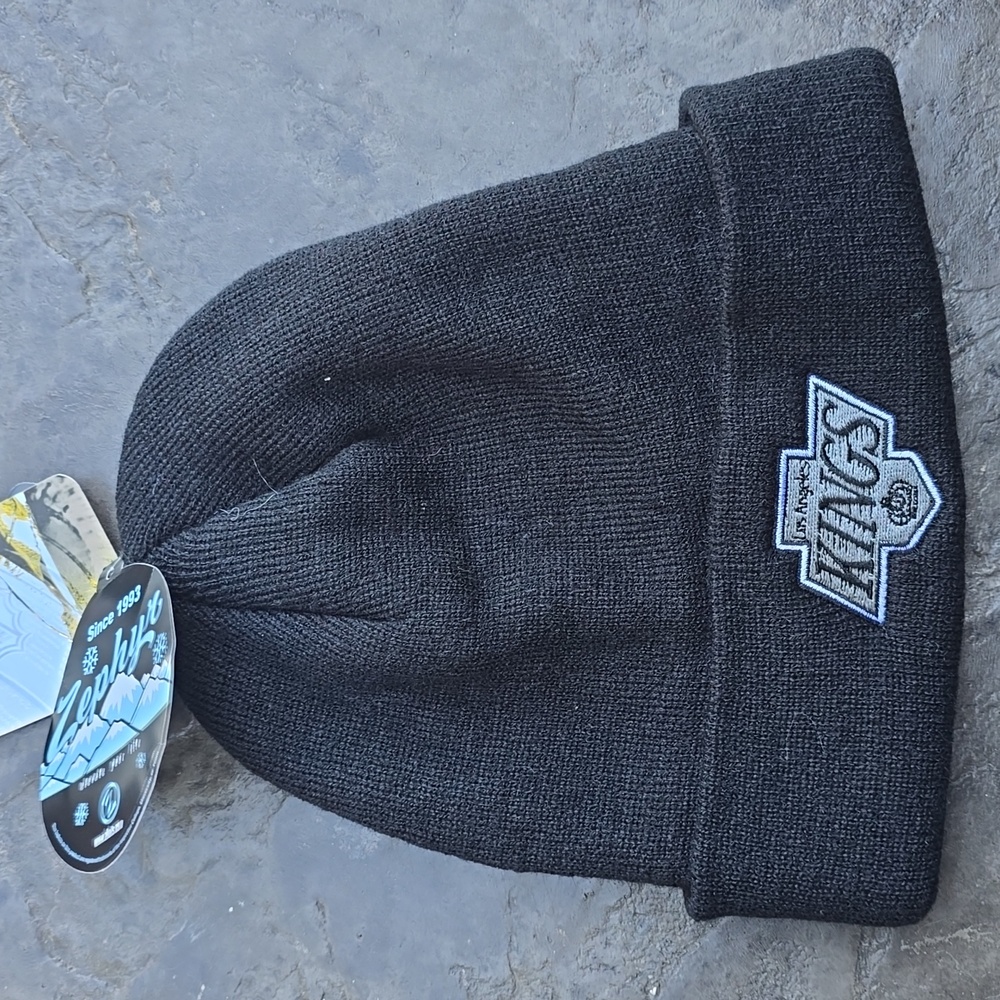 Los Angeles Kings LA NHL Cuffed Beanie Black Silver NEW